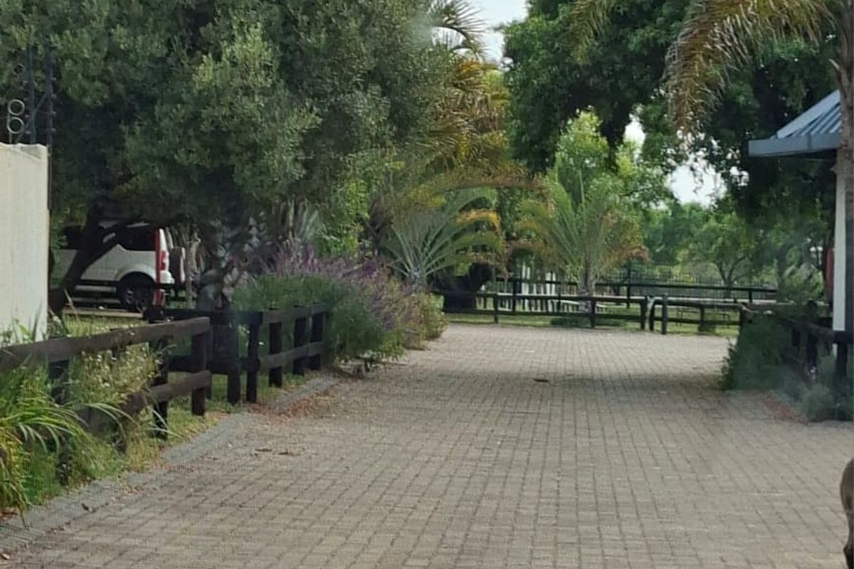 Charming and secure one bed cottage to let on a safe, well-kept property. - Photo 2