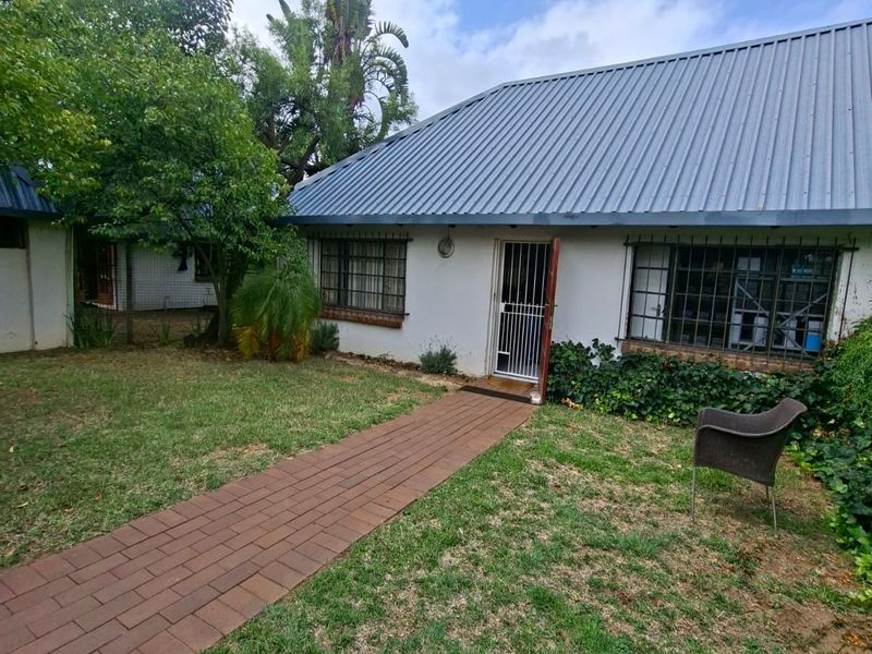 Charming and secure one bed cottage to let on a safe, well-kept property. - Photo 1