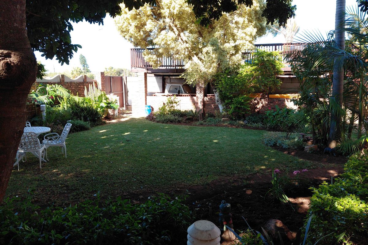 Home with Atmosphere and a Lovely Garden in the Bothasrus Area of Despatch - Photo 3