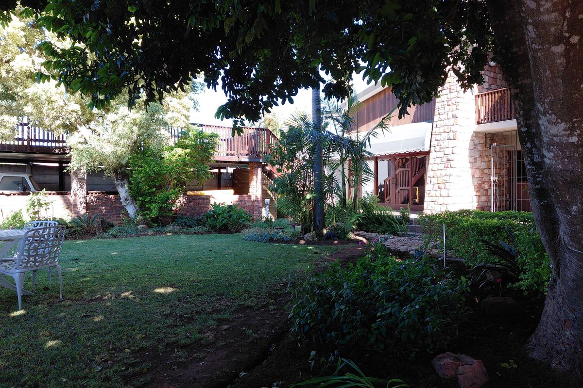 Home with Atmosphere and a Lovely Garden in the Bothasrus Area of Despatch - Photo 4