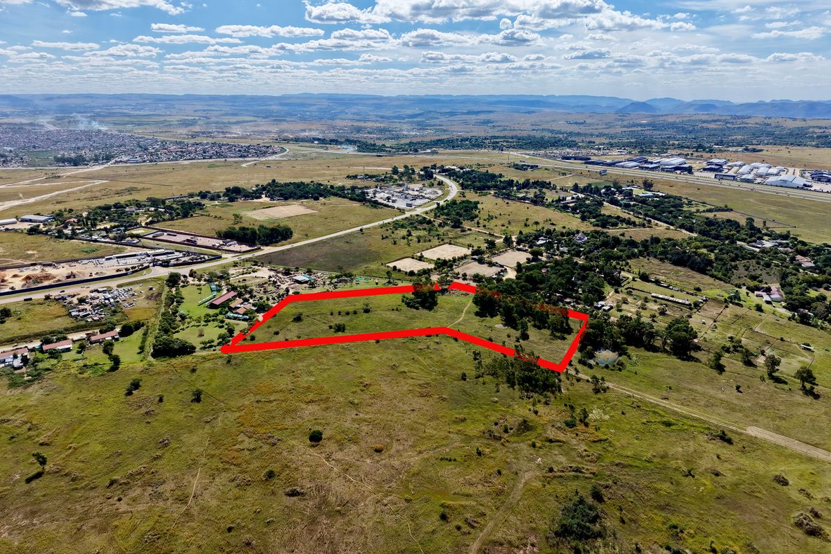 Prime 4.2 Hectare Investment Opportunity – Exceptional Location - Photo 2