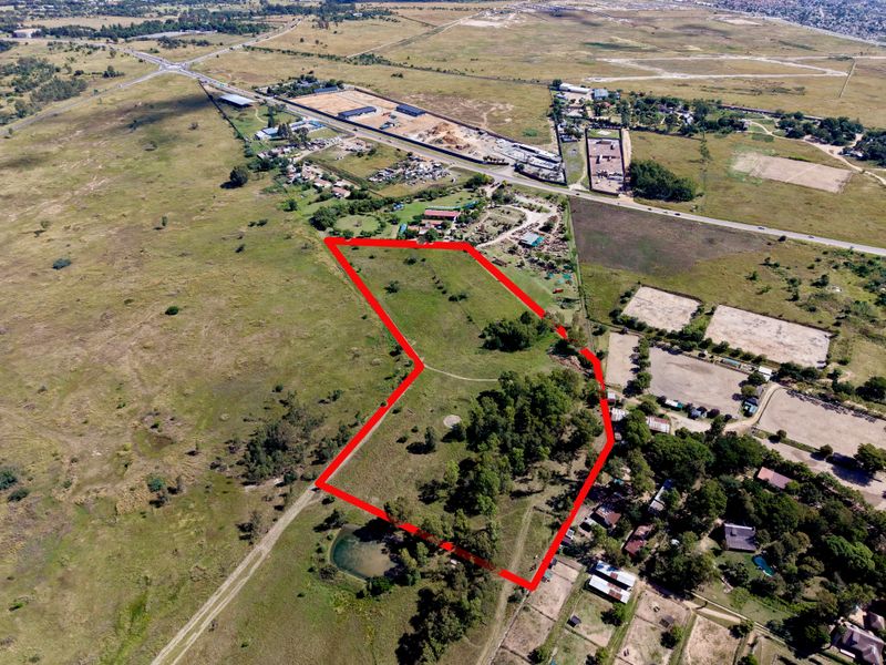 Prime 4.2 Hectare Investment Opportunity – Exceptional Location - Photo 4