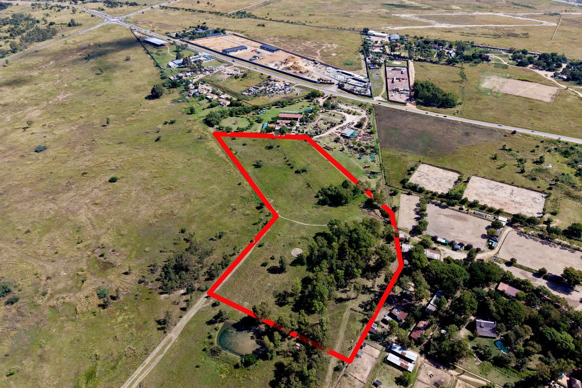 Prime 4.2 Hectare Investment Opportunity – Exceptional Location - Photo 4