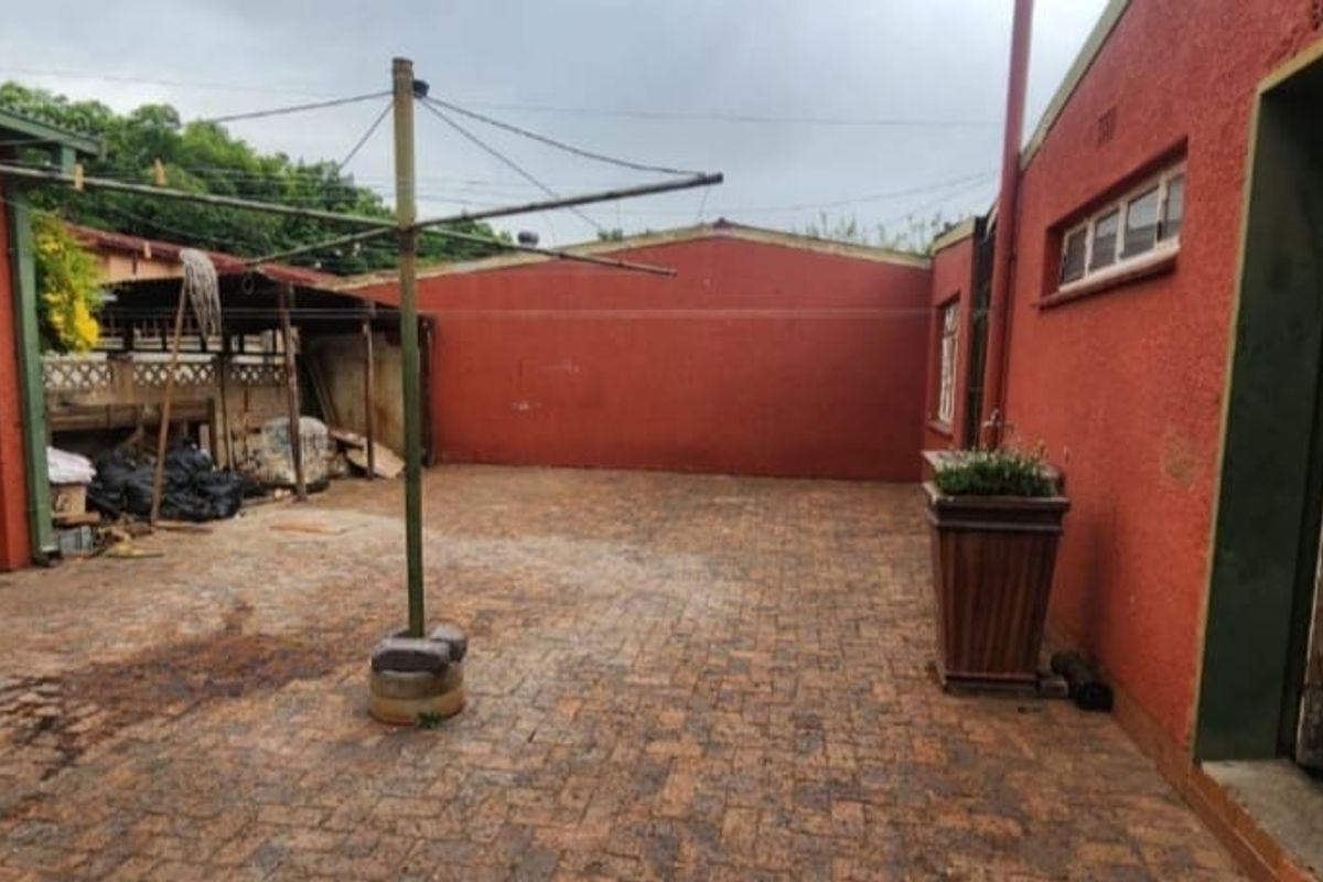 3 Bedroom House - Near High School for sale in Sasolburg - Photo 3