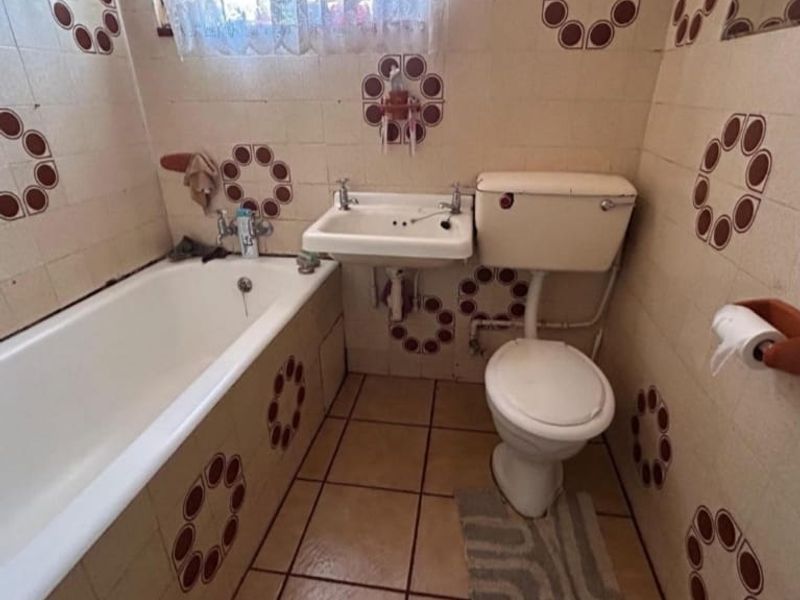 3 Bedroom House - Near High School for sale in Sasolburg - Photo 9