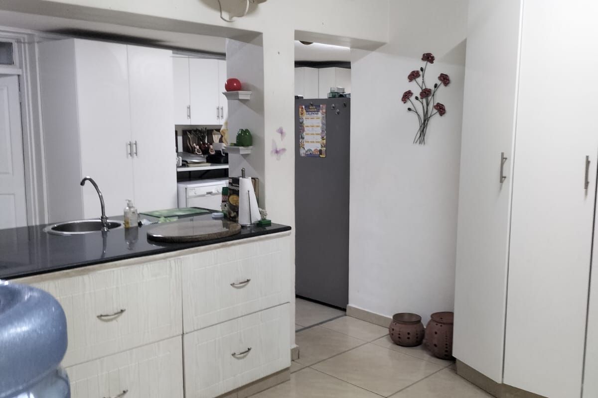 Spacious Family Home with Granny Flat and Two Entrances - Photo 2