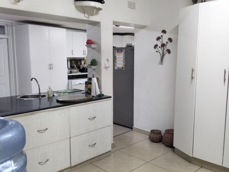 Spacious Family Home with Granny Flat and Two Entrances - Photo 2