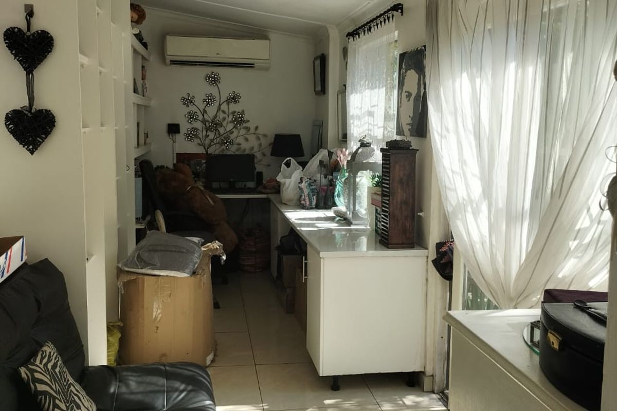 Spacious Family Home with Granny Flat and Two Entrances - Photo 4