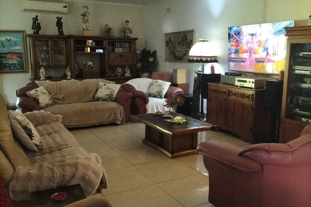 Spacious Family Home with Granny Flat and Two Entrances - Photo 5