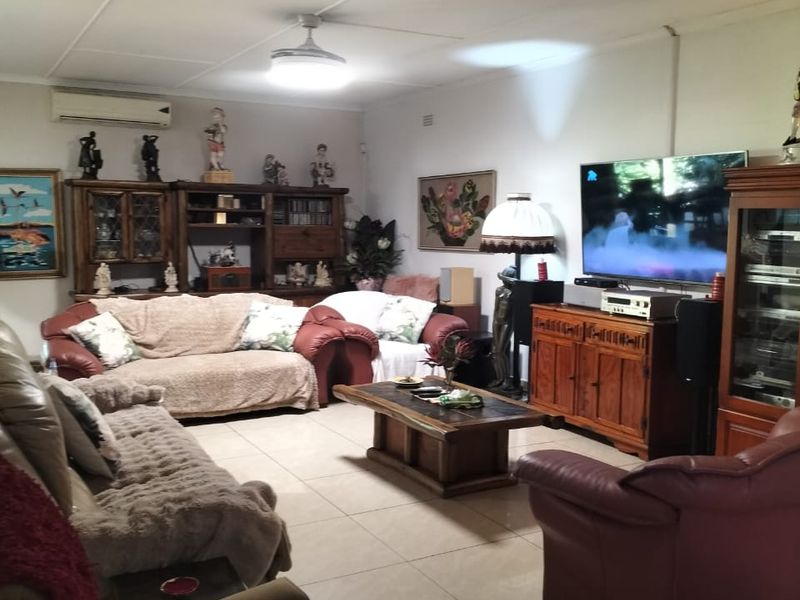 Spacious Family Home with Granny Flat and Two Entrances - Photo 6