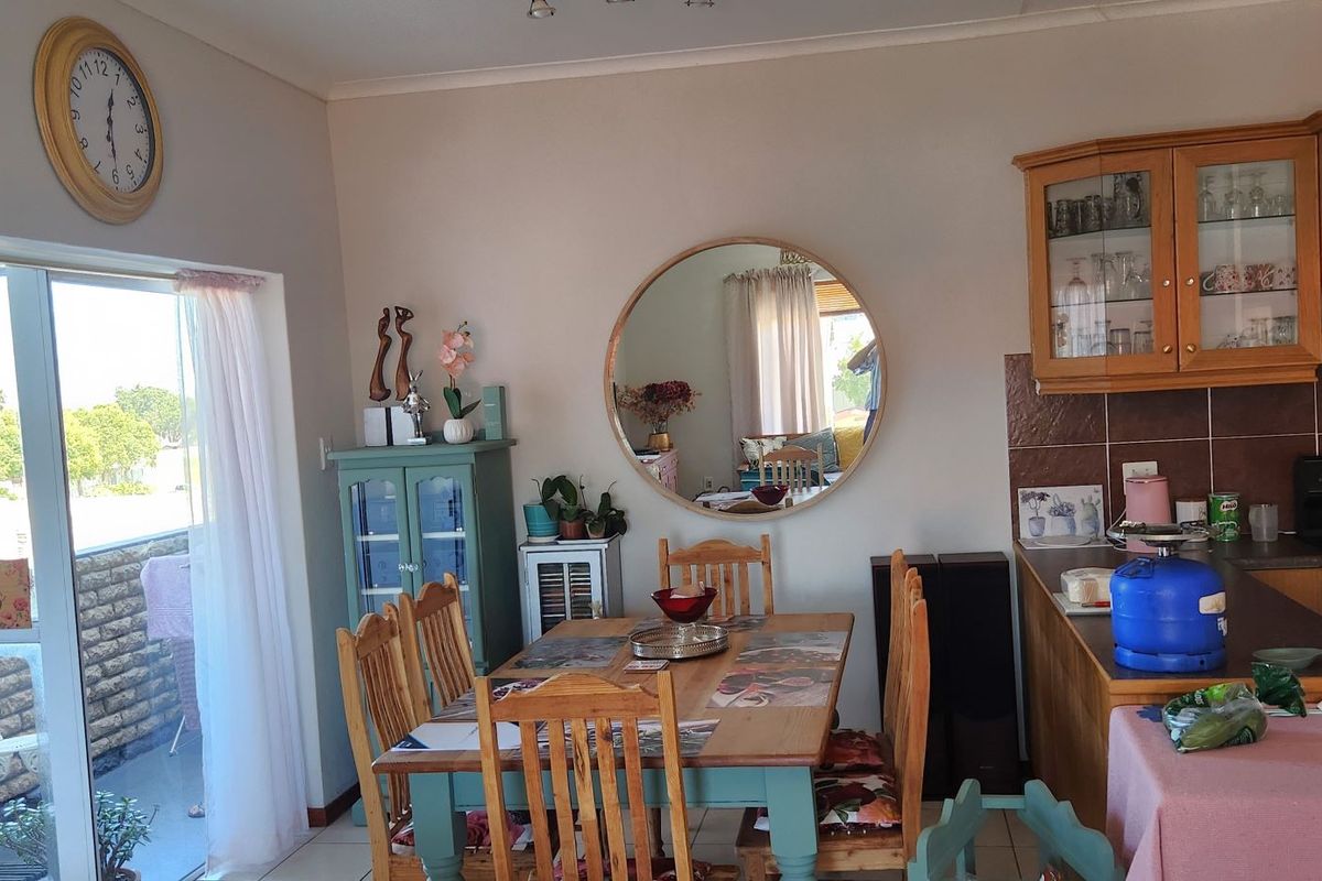 2 Bedroom Flat for Sale in Kleinmond - Photo 4