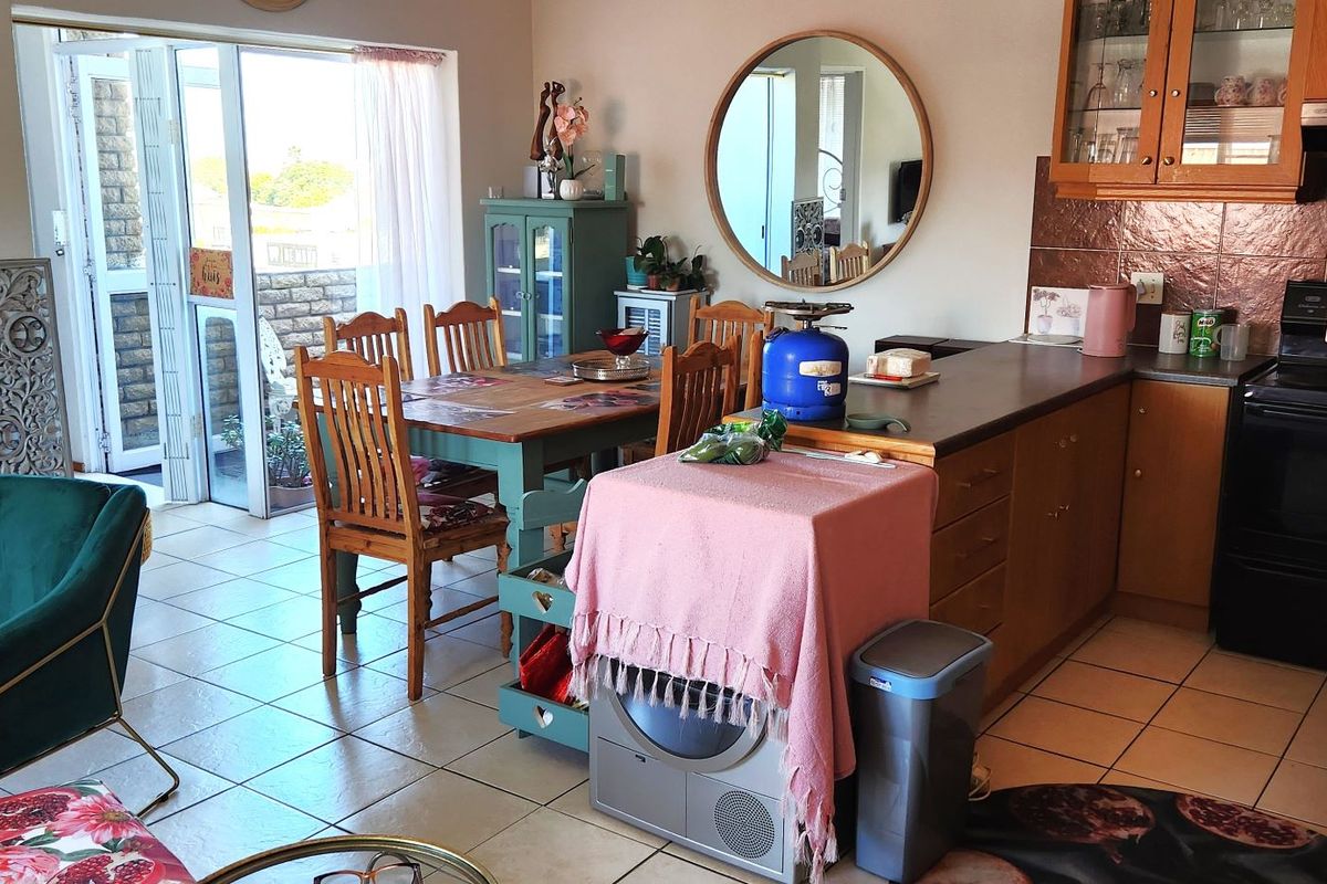 2 Bedroom Flat for Sale in Kleinmond - Photo 3