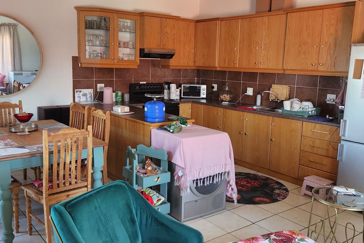 2 Bedroom Flat for Sale in Kleinmond - Photo 5