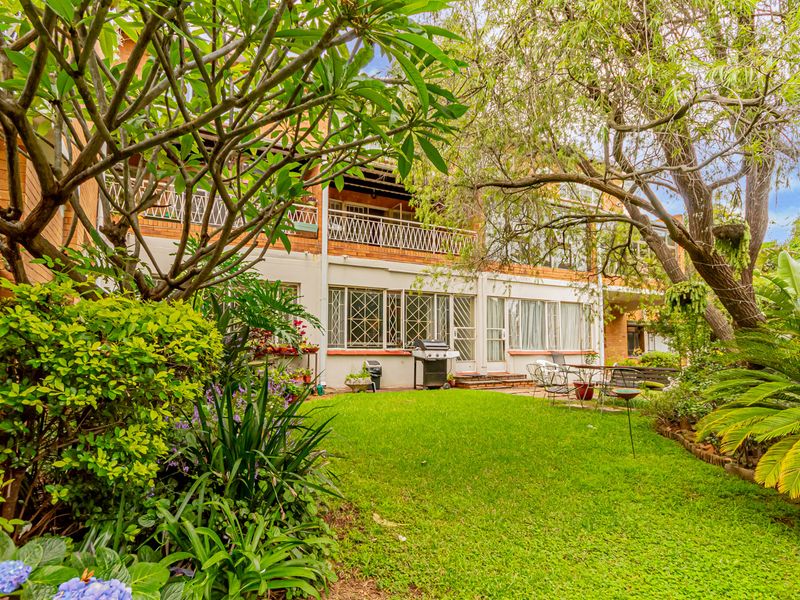 Charming 2-Bedroom Apartment in Robindale for sale - Photo 2