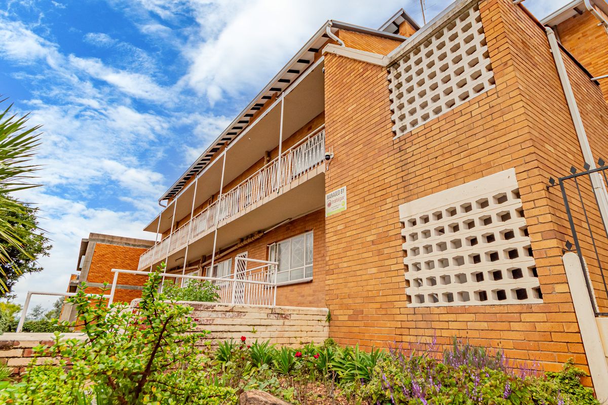 Charming 2-Bedroom Apartment in Robindale for sale - Photo 3