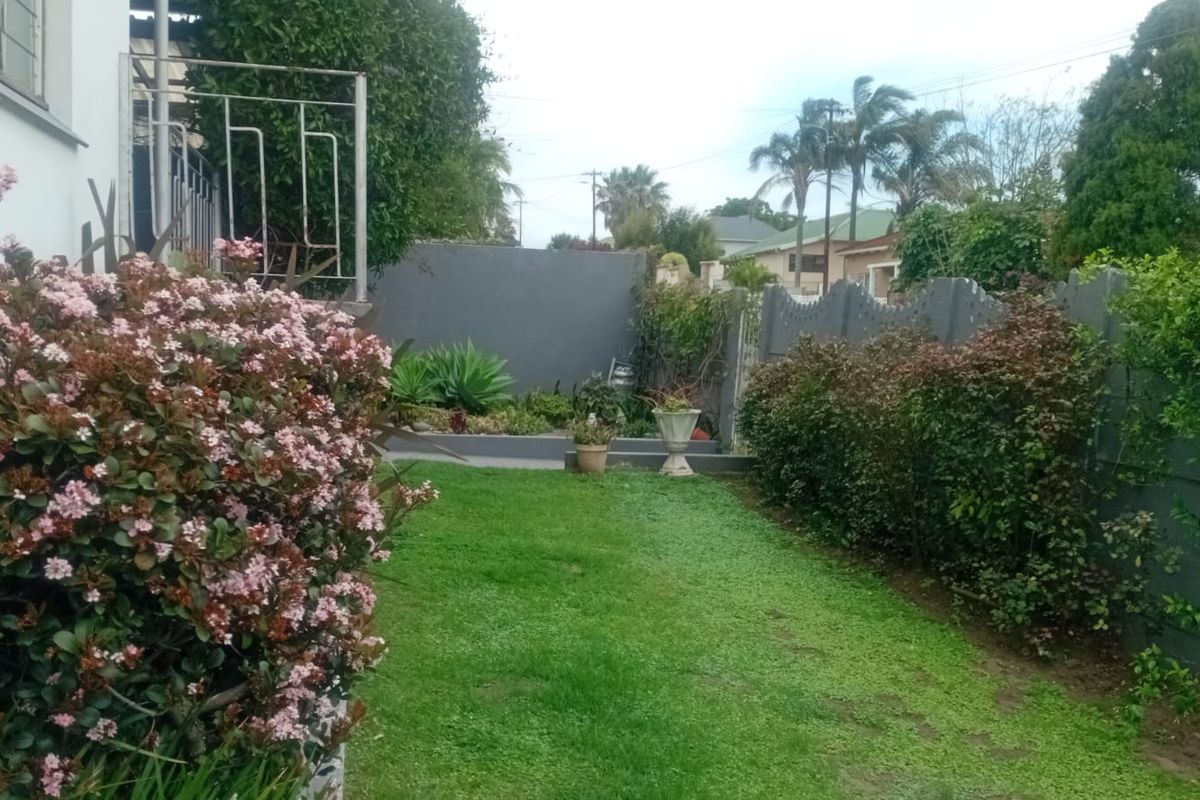 Modern and Spacious Family Home for Sale in Berea - Photo 3