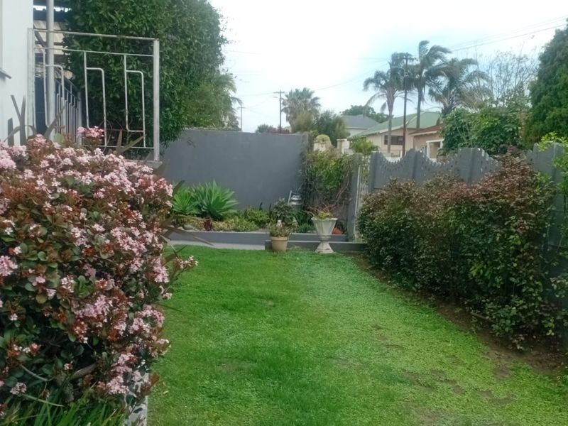 Modern and Spacious Family Home for Sale in Berea - Photo 3