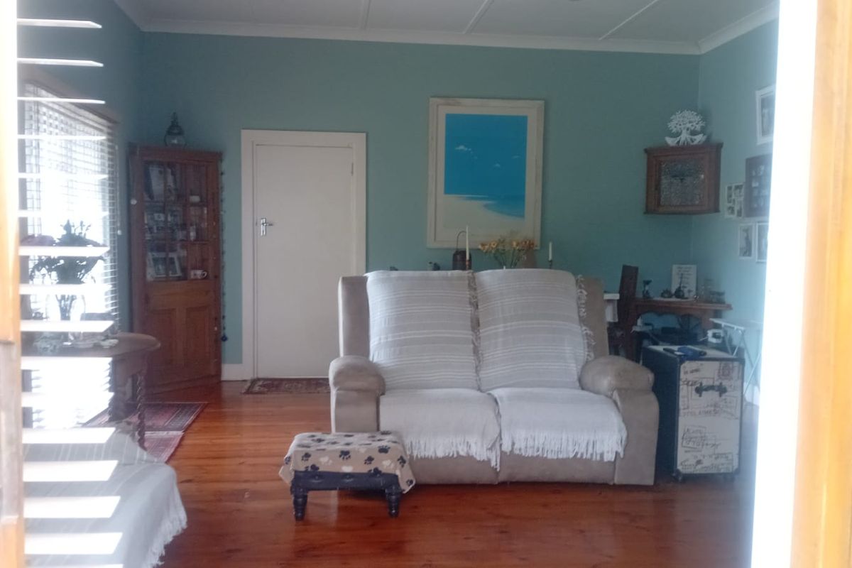 Modern and Spacious Family Home for Sale in Berea - Photo 5