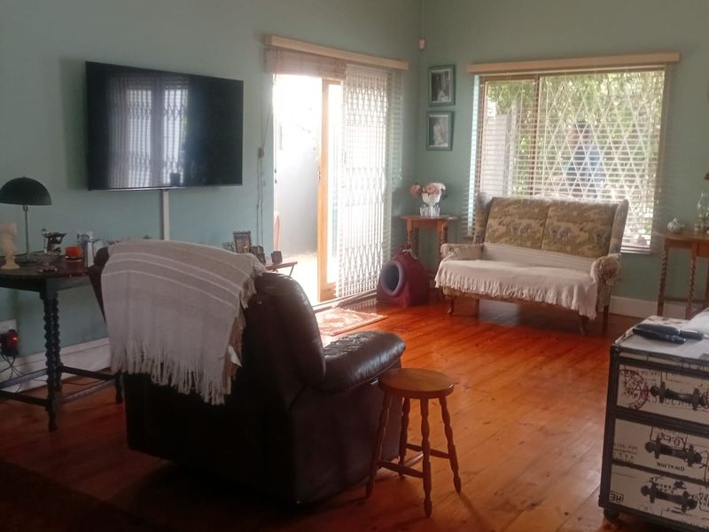 Modern and Spacious Family Home for Sale in Berea - Photo 6