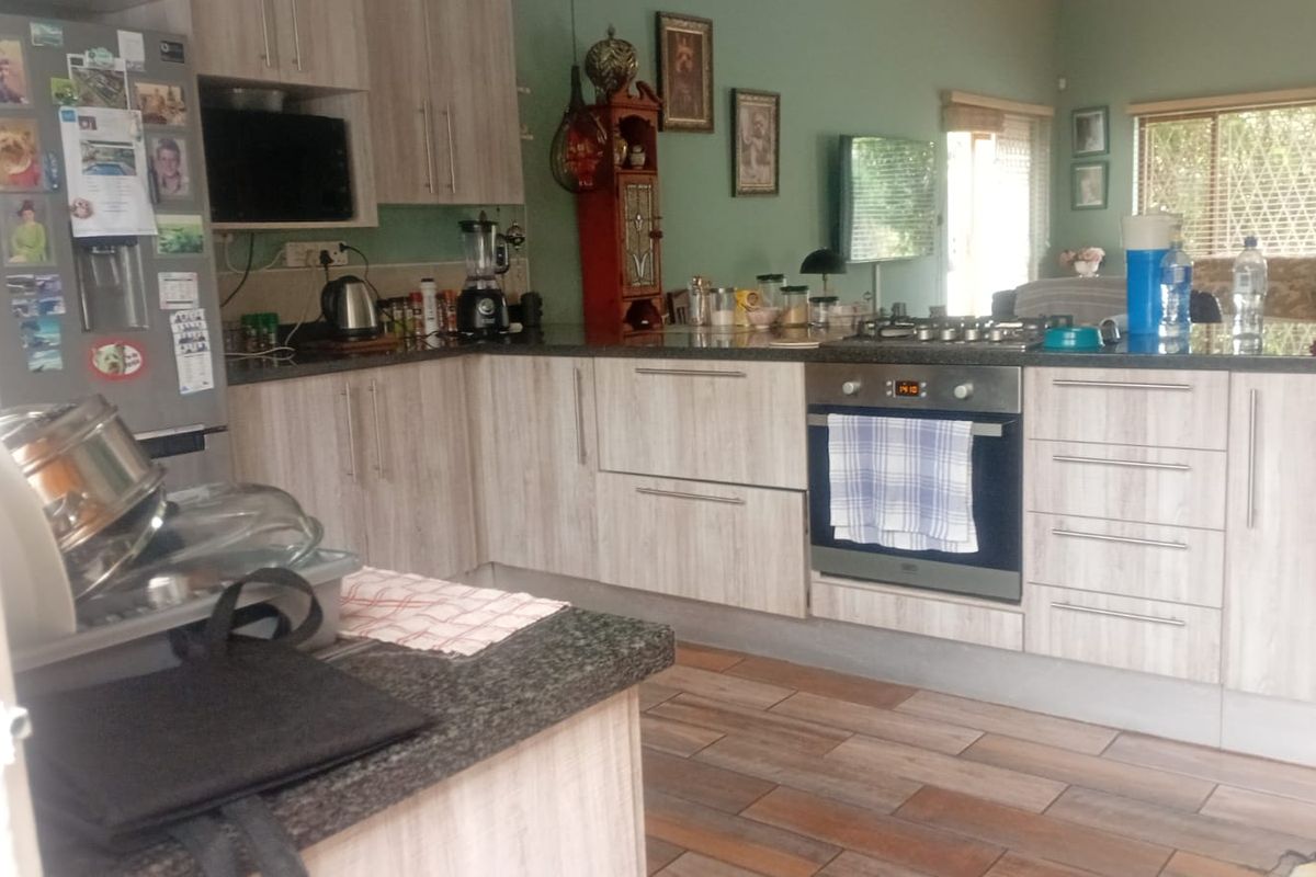 Modern and Spacious Family Home for Sale in Berea - Photo 4