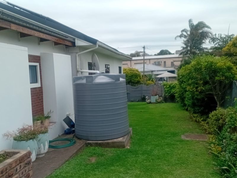 Modern and Spacious Family Home for Sale in Berea - Photo 2