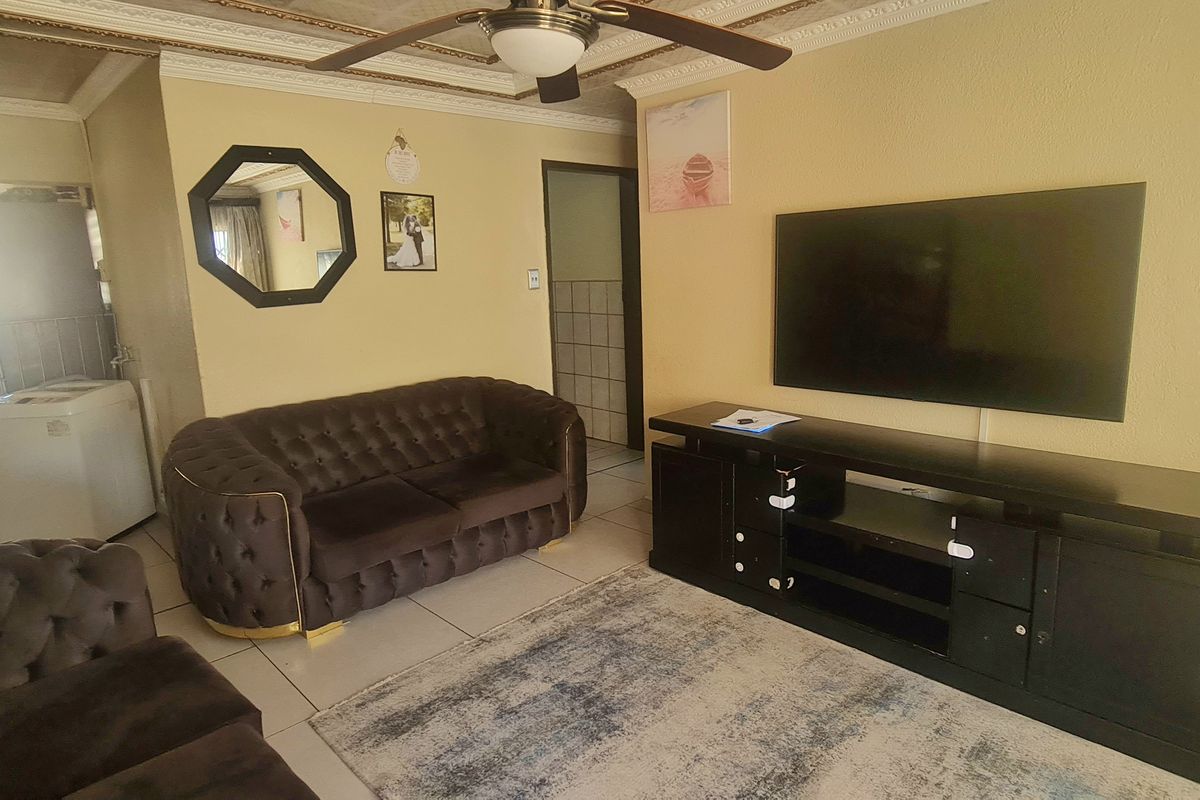 Charming 3 Bedroom house in Makhado Park, Louis Trichardt for Sale - Photo 4