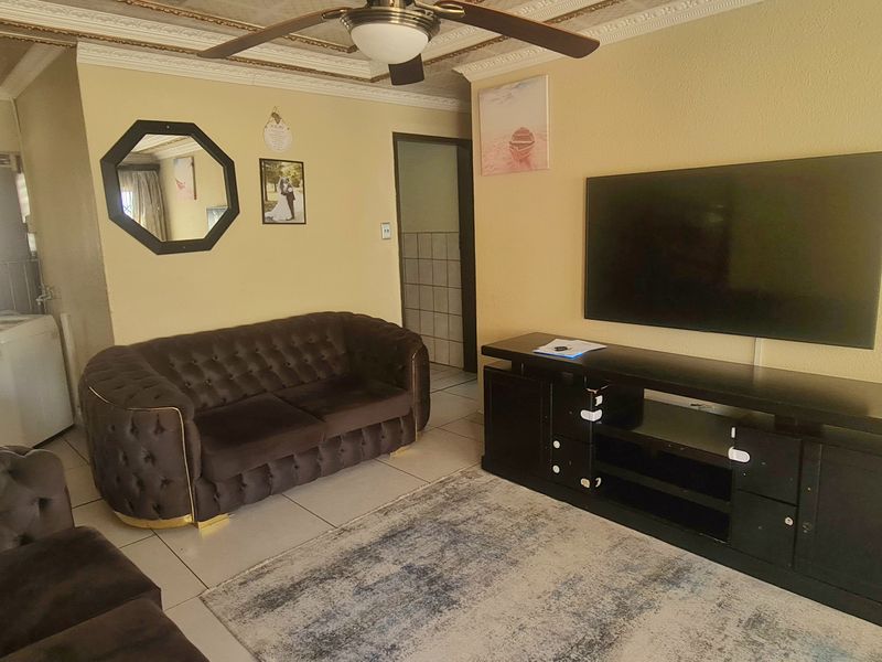 Charming 3 Bedroom house in Makhado Park, Louis Trichardt for Sale - Photo 4