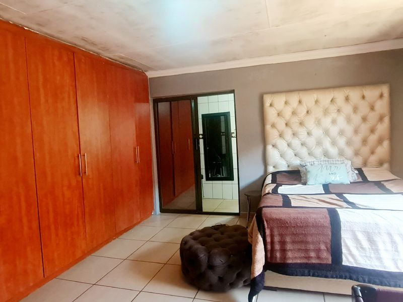 Charming 3 Bedroom house in Makhado Park, Louis Trichardt for Sale - Photo 6