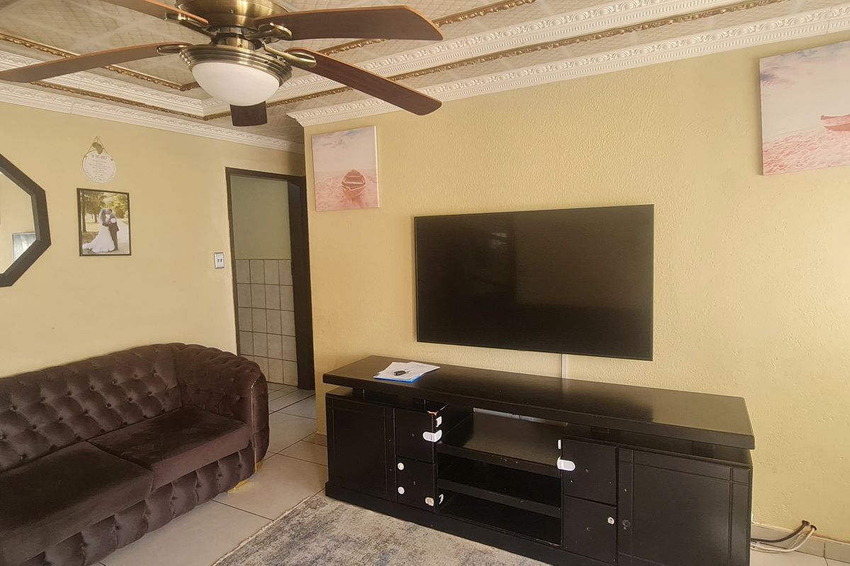 Charming 3 Bedroom house in Makhado Park, Louis Trichardt for Sale - Photo 3