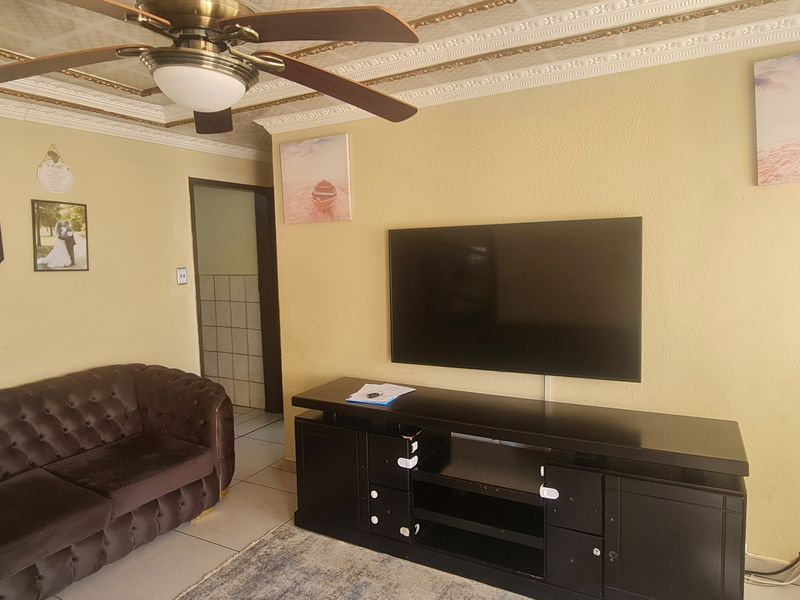 Charming 3 Bedroom house in Makhado Park, Louis Trichardt for Sale - Photo 3