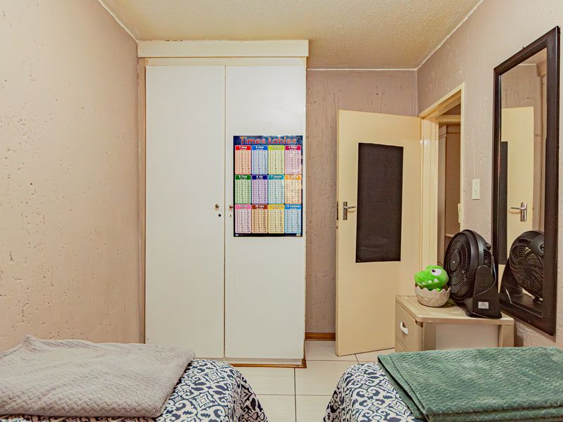 2 BEDROOM PET FRIENDLY GARDEN UNIT A RARE FIND IN WELTEVREDEN PARK - Photo 10