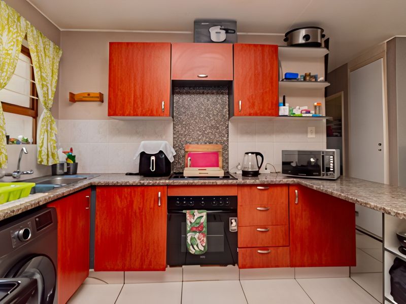 2 BEDROOM PET FRIENDLY GARDEN UNIT A RARE FIND IN WELTEVREDEN PARK - Photo 4