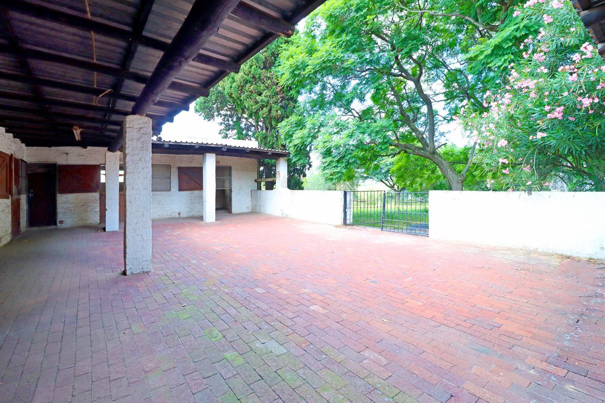 A property with incredible potential for those ready to dream big! 4.8 ha - Photo 5