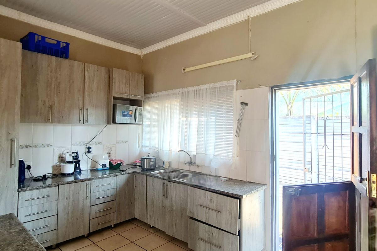3 Bedroom house with investment rooms for sale in Louis Trichardt - Photo 3