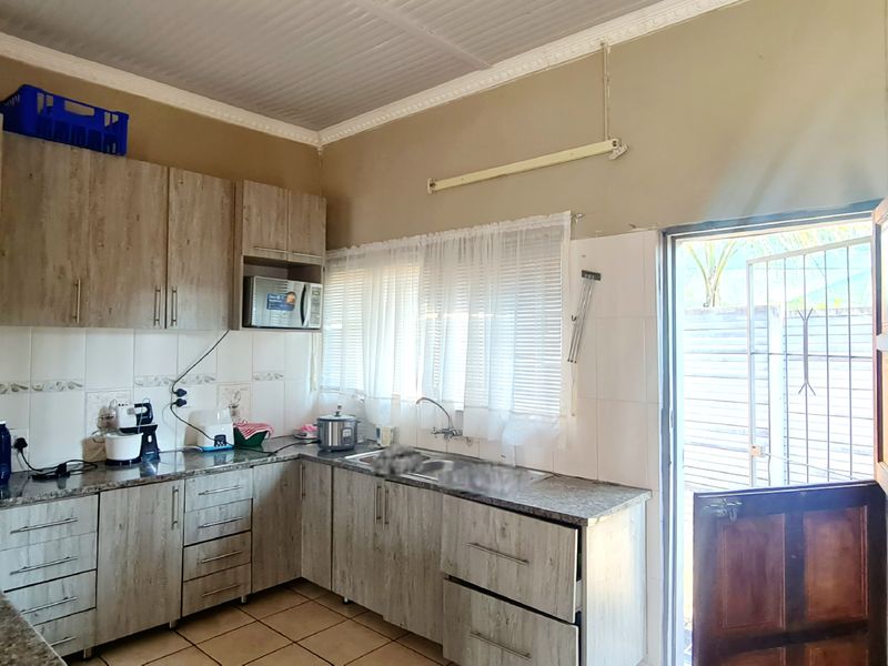 3 Bedroom house with investment rooms for sale in Louis Trichardt - Photo 3