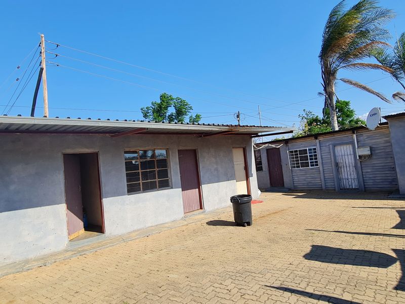 3 Bedroom house with investment rooms for sale in Louis Trichardt - Photo 10