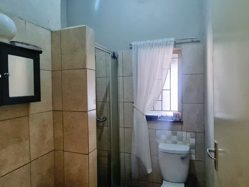 3 Bedroom house with investment rooms for sale in Louis Trichardt - Photo 8