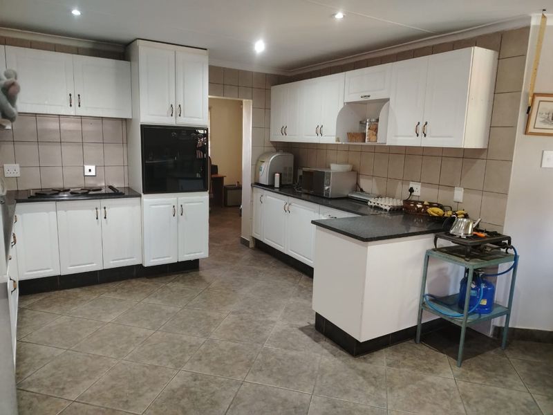 Huge plot and  home,  outbuildings, running business venue with income , endless options. BARGAIN. - Photo 6