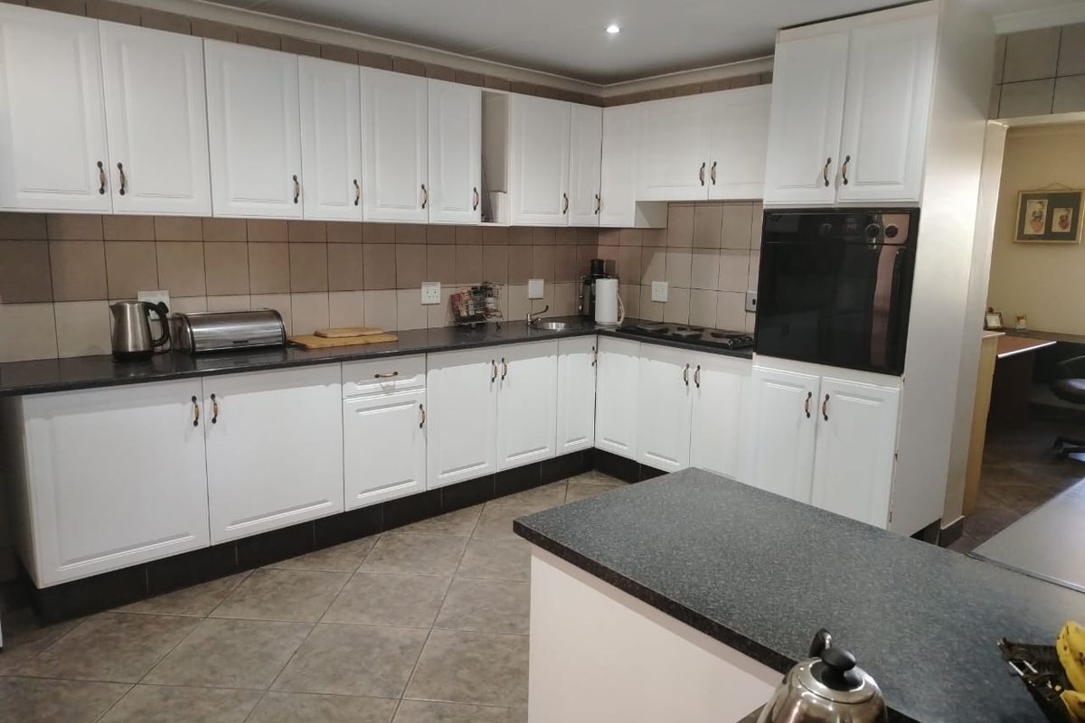 Huge plot and  home,  outbuildings, running business venue with income , endless options. BARGAIN. - Photo 4