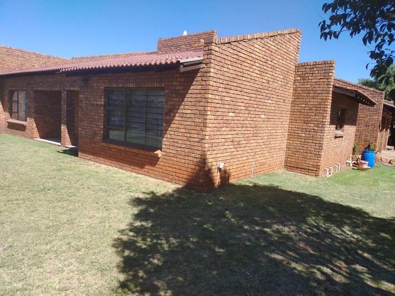Huge plot and  home,  outbuildings, running business venue with income , endless options. BARGAIN. - Photo 3