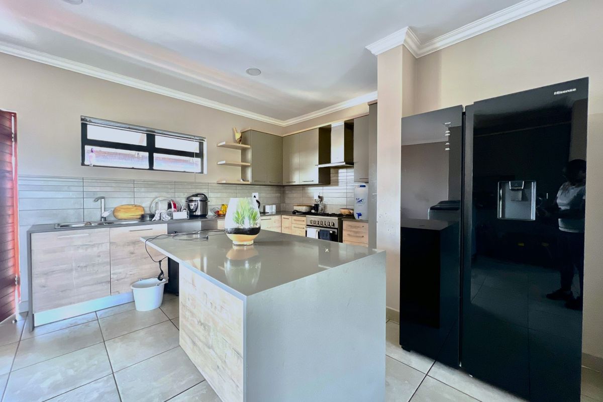 Apartment For Sale In Pretoria - Photo 4