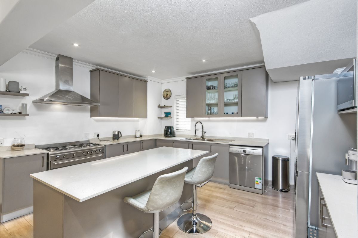 An Impeccable Family Home - Photo 4