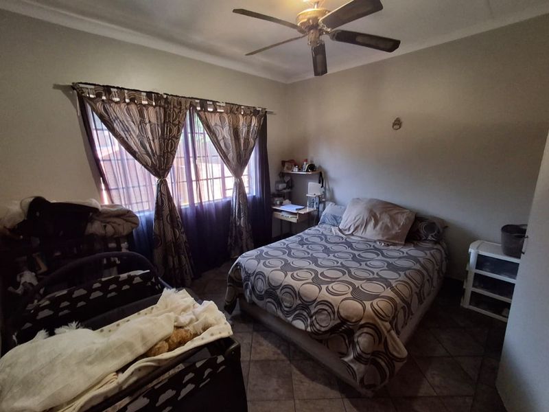 Townhouse living in Karenpark - Photo 9