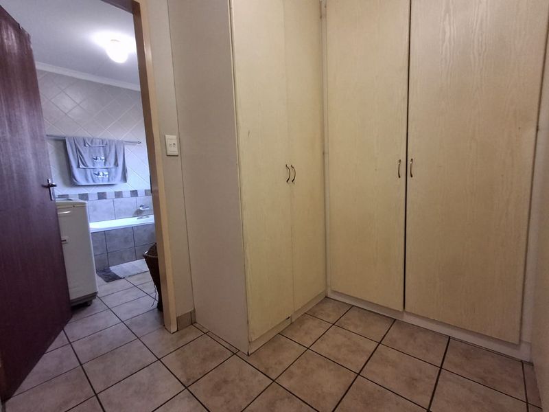 Townhouse living in Karenpark - Photo 7