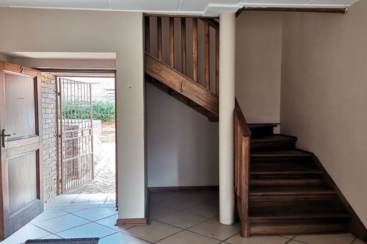 A Townhouse That Simply Works - Photo 2