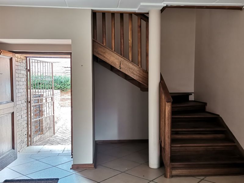 A Townhouse That Simply Works - Photo 2