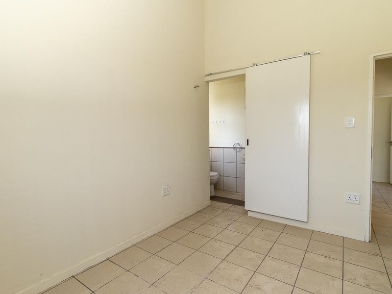 Modern, Light-Filled Apartment in The Paddocks, Dainfern - Photo 10