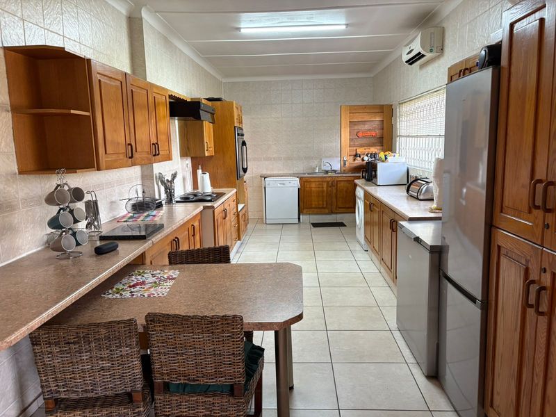 Modern Move In Dream Home - Photo 9