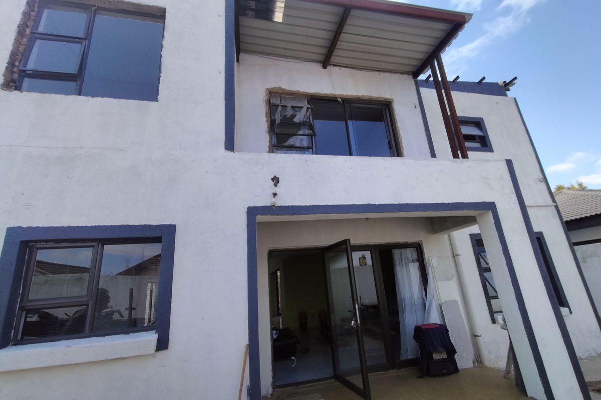 Newly Built Modern Home with Pool and Quality Finishes - Photo 2