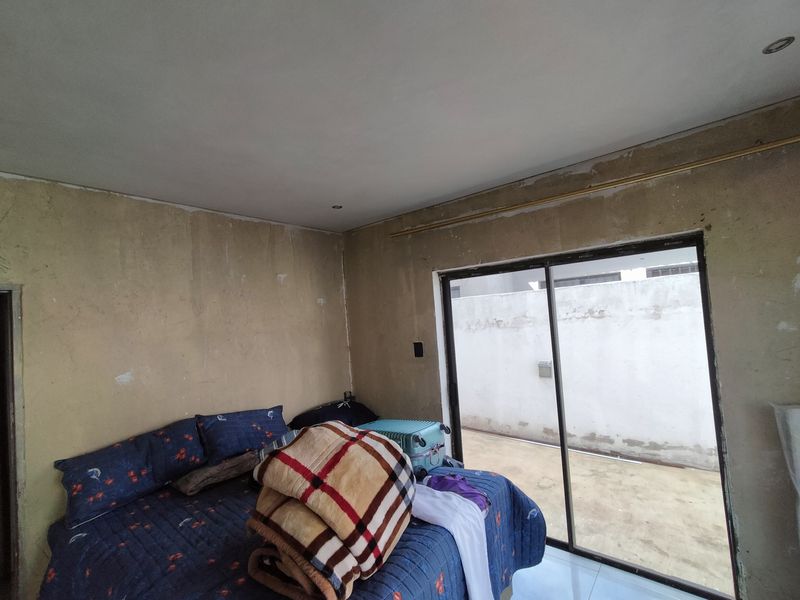 Newly Built Modern Home with Pool and Quality Finishes - Photo 10